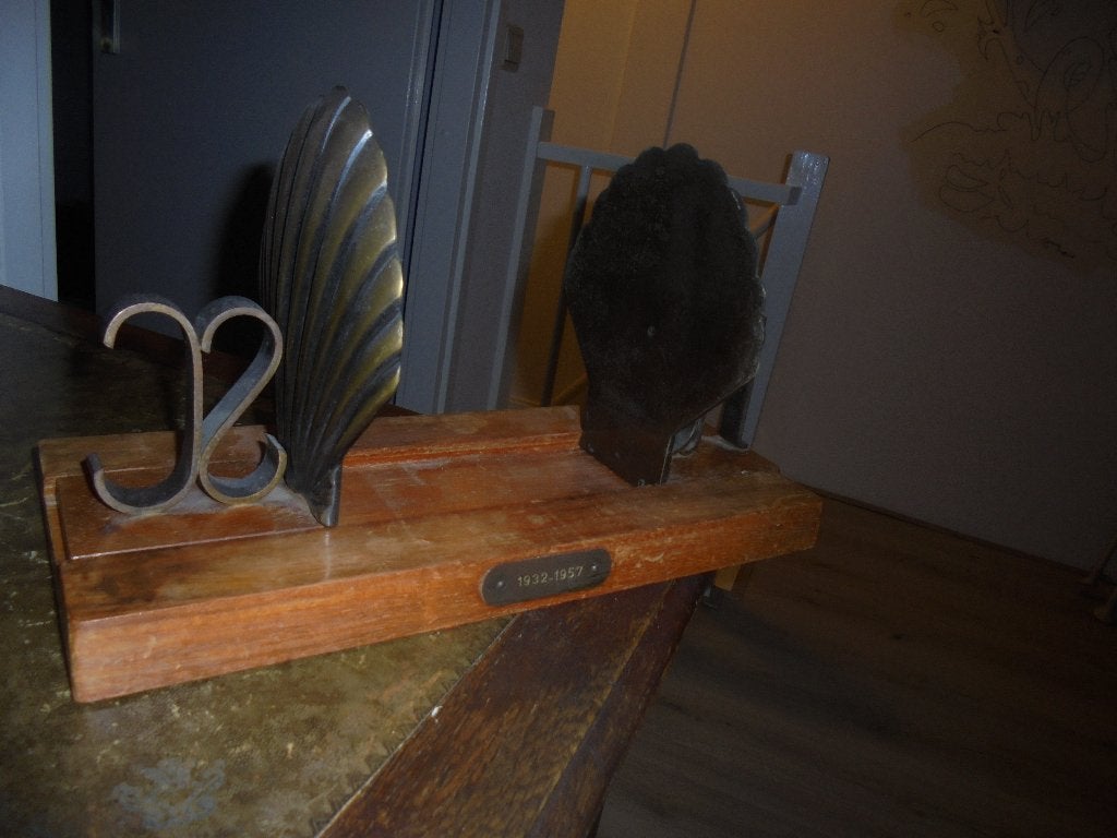 oude houten uitschuifbaar boekensteun met messing schelpen, Ophalen of Verzenden, Huis en Inrichting