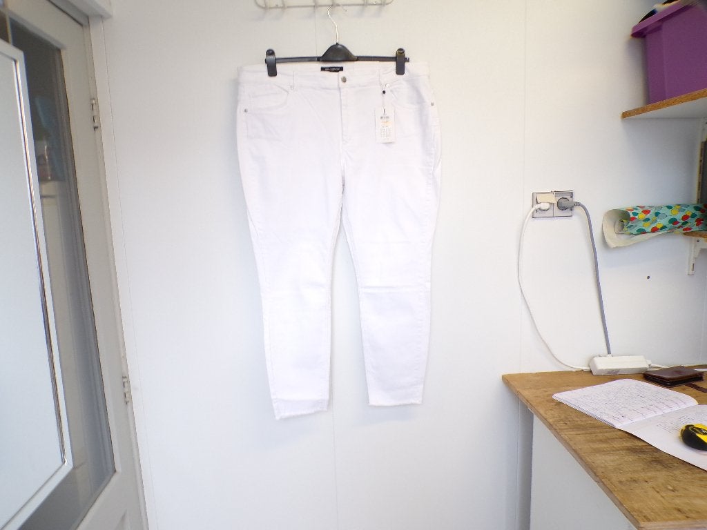 Witte jeans met rafeltje aan pijp Only Carmakoma 54 nieuw!, Kleding | Dames, Wit, Nieuw, Ophalen of Verzenden, Nvt