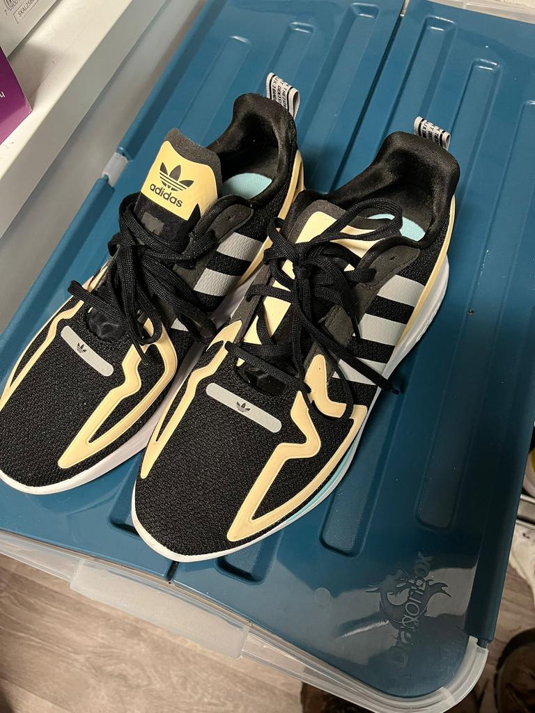Adidas ZX 2K Boost Sneakers Zwart/Geel Maat 42, Ophalen of Verzenden, Nieuw, Zwart, Sneakers of Gympen