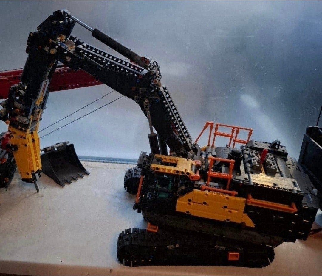 lego 42215 technic Volvo EC500 hybrid graafmachine, Ophalen, Inclusief instructies, Lego, Zo goed als nieuw