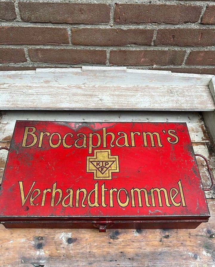 Antiek Brocapharm’s KPF Verbandtrommel ( gevuld ) vintage, Ophalen of Verzenden, Zo goed als nieuw, Overige