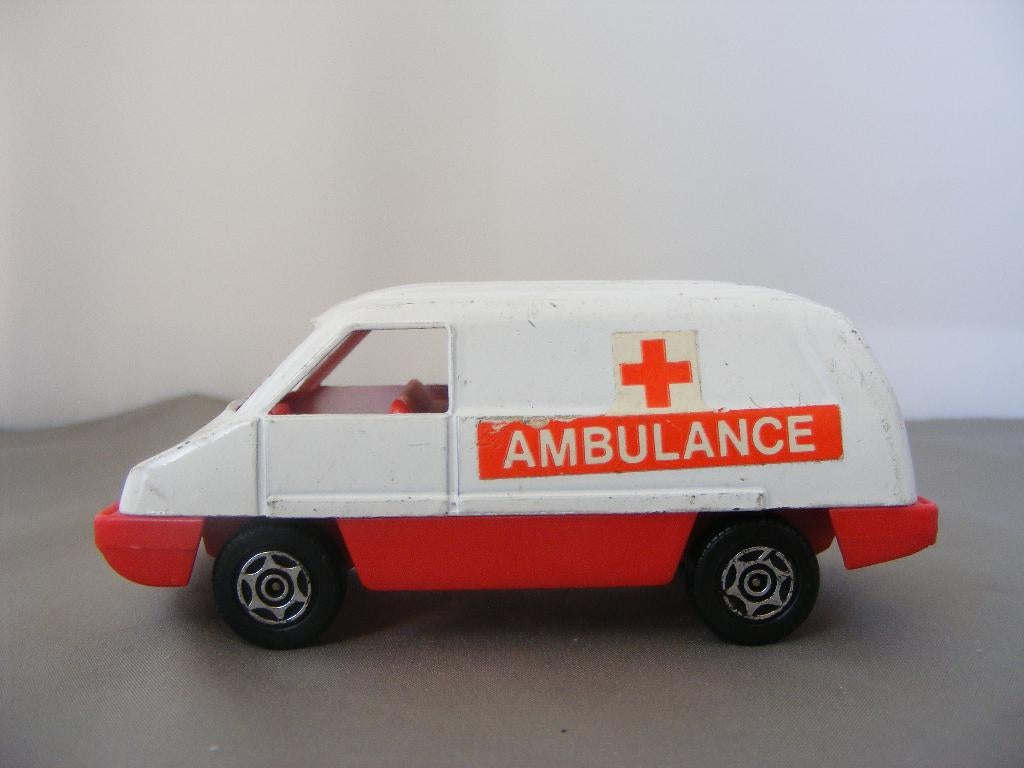 Ambulance Corgi toys Cubs 1/43, Ophalen of Verzenden, Gebruikt, Auto, Corgi