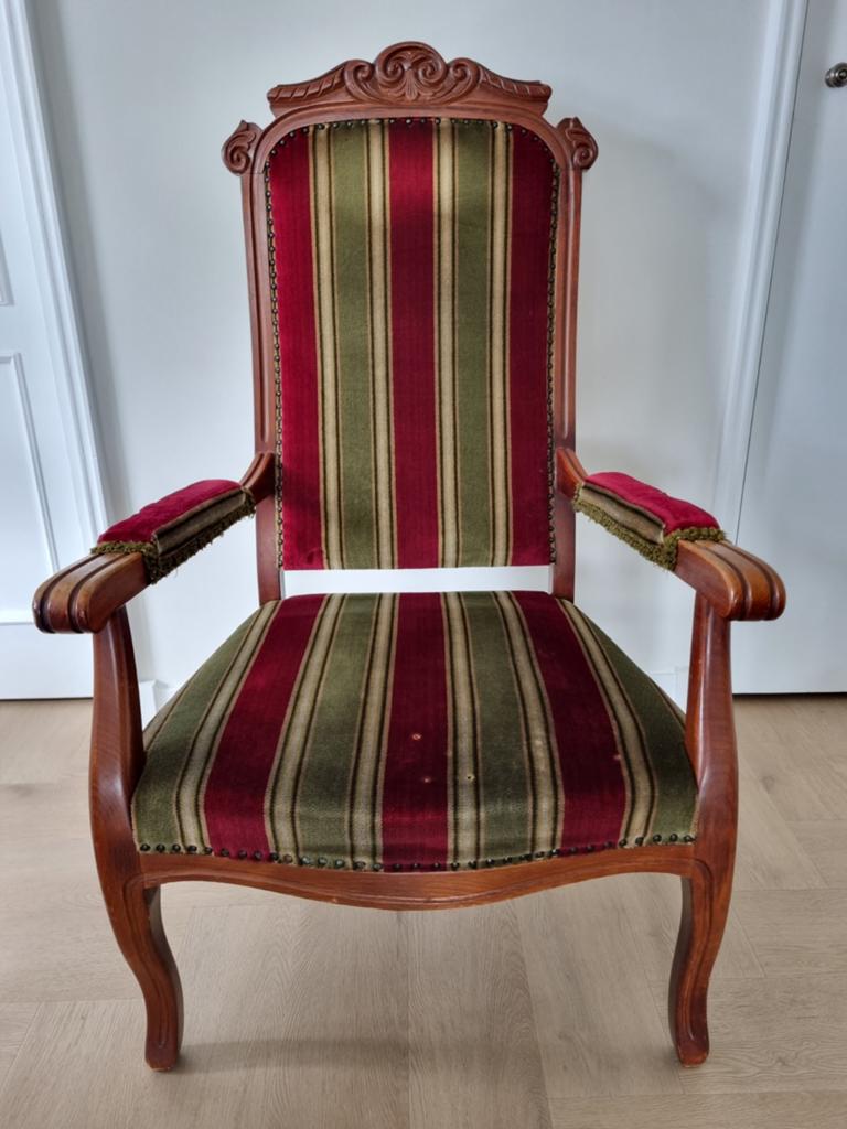 Antieke fauteuil met velours stoffering, Ophalen