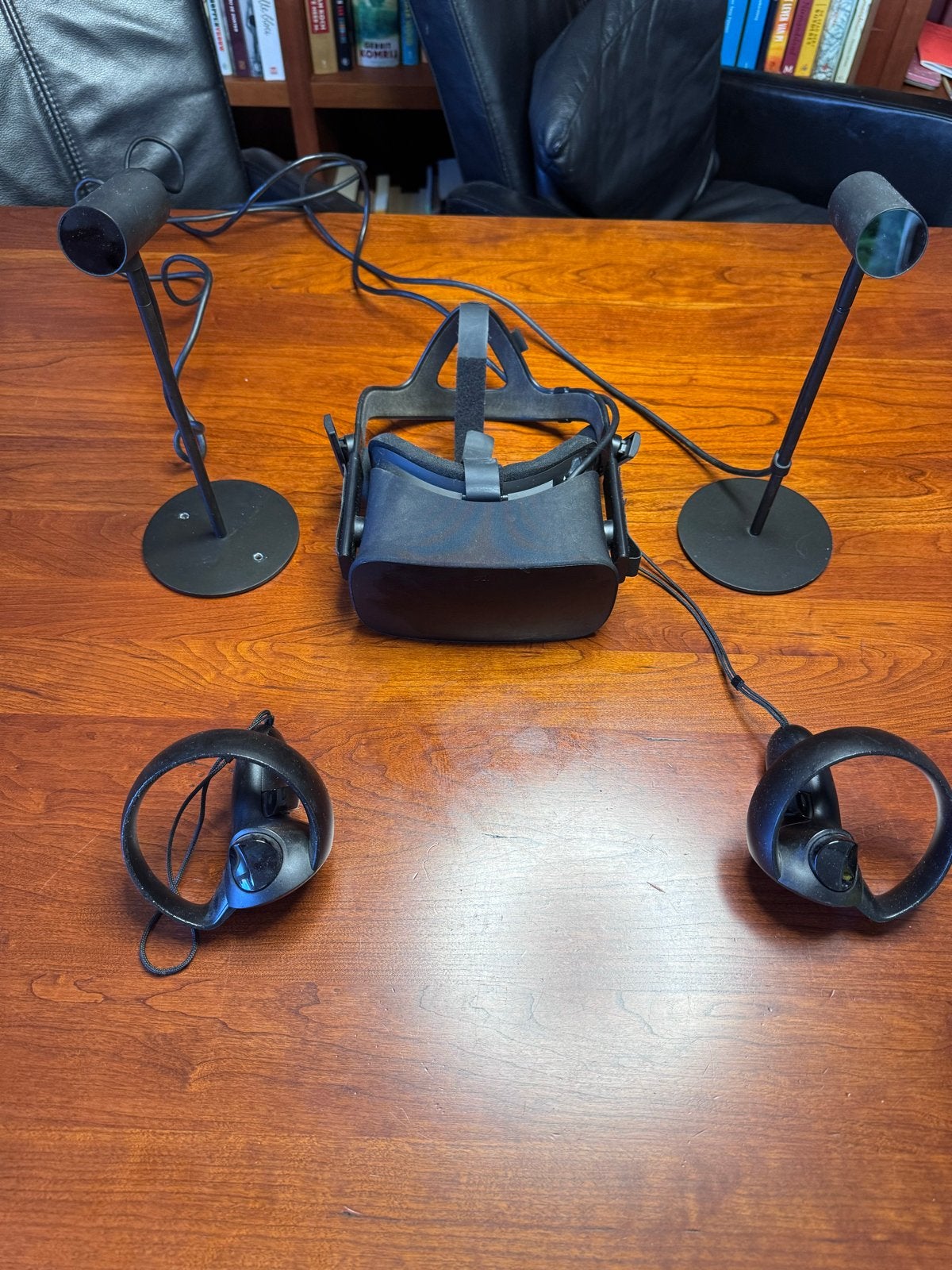 Oculus Rift CV1 VR-headset met controllers en sensoren, Spelcomputers en Games, Virtual Reality, Ophalen, Gebruikt, VR-bril, Pc