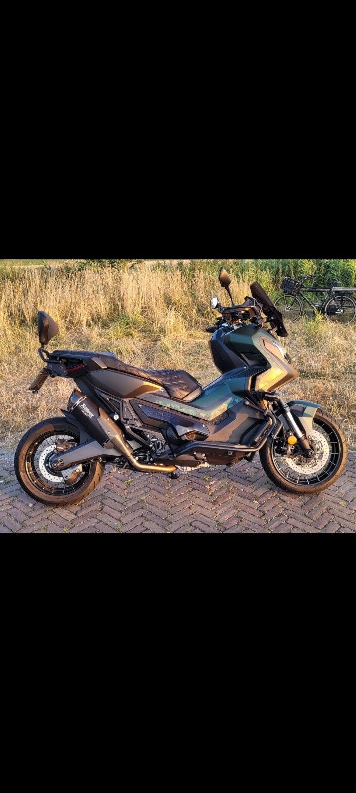 X ADV 750 Full Akrapovic, Fietsen en Brommers, Ophalen, Zo goed als nieuw, Benzine, Overige modellen