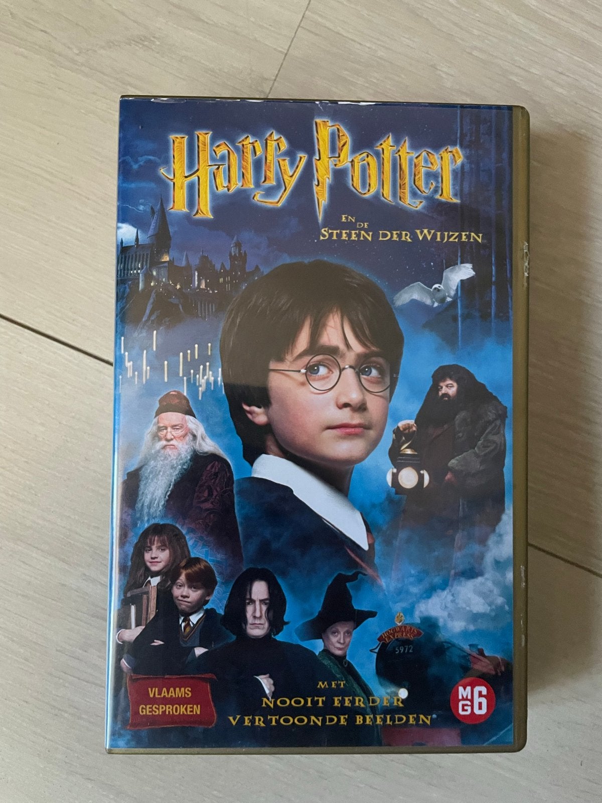 Sealed Harry Potter en de Steen der Wijzen VHS - Vlaams, Verzenden, Science Fiction en Fantasy, Nederlands, Vanaf 6 jaar