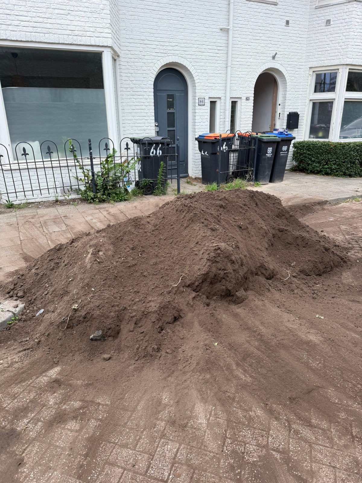 Zwart zand vers gestort 3 a 4 m3 gratis, Tuin en Terras, Ophalen of Verzenden, Zo goed als nieuw, Overige typen