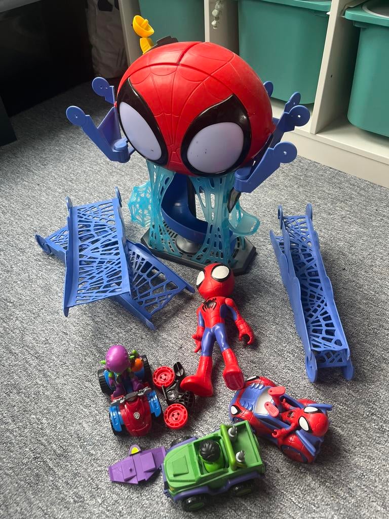 Spiderman toren incl. auto’s en poppetjes, Ophalen, Zo goed als nieuw