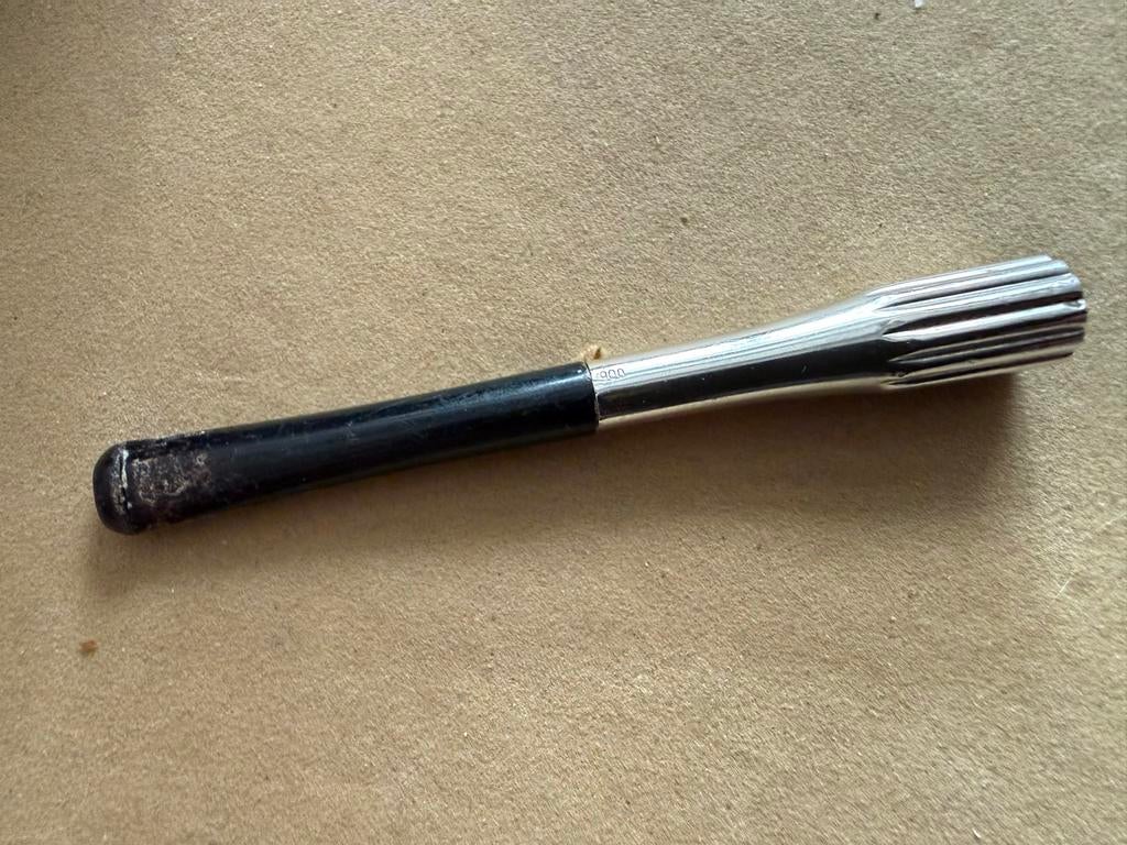 Vintage sigarettenhouder met geribbelde metalen punt, Verzamelen, Ophalen of Verzenden, Gebruikt, Overige typen, Overige merken