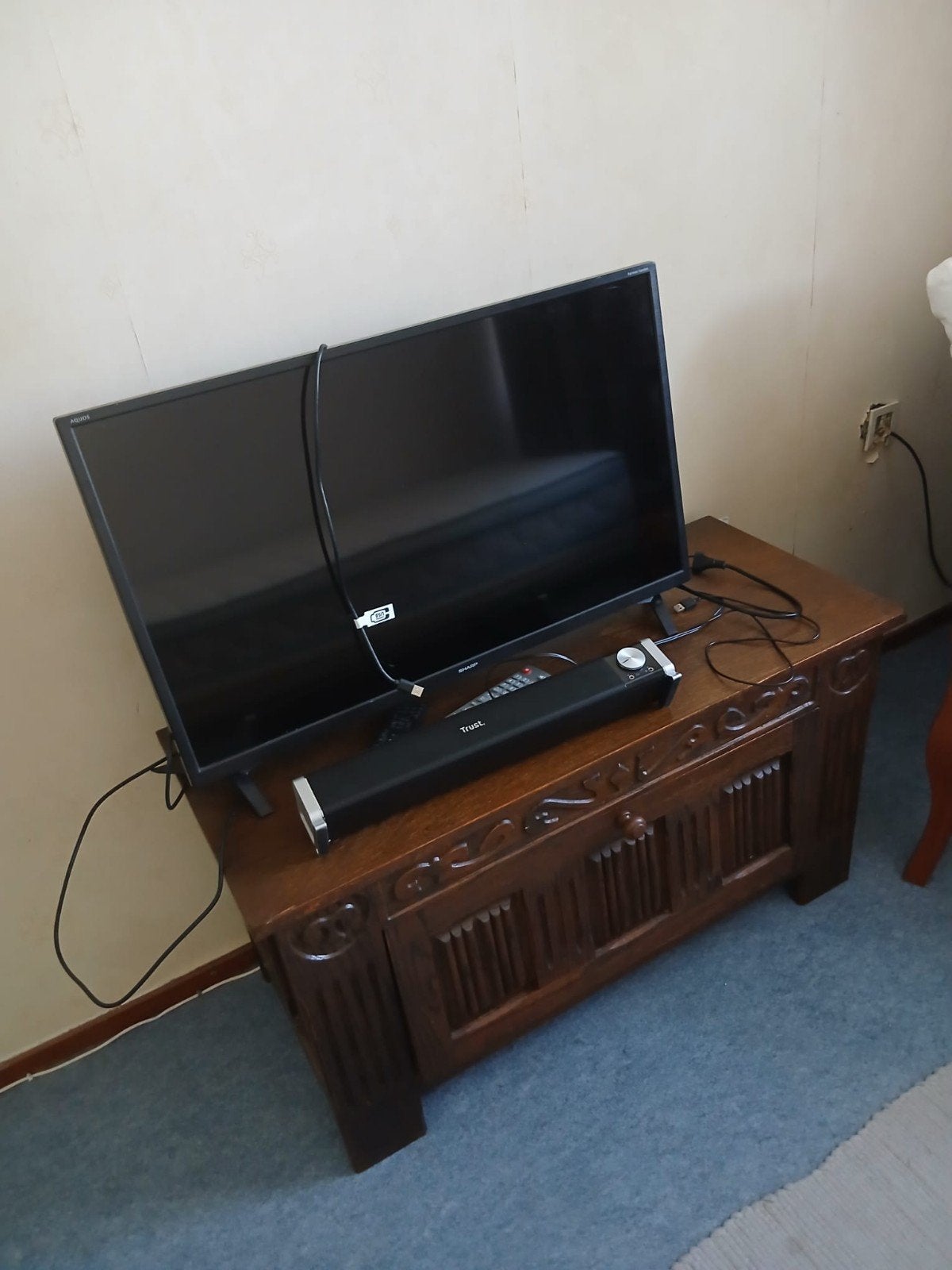 Sharp 32 inch LCD TV met Trust Soundbar, Audio, Tv en Foto, Televisies, Ophalen, Gebruikt, 50 Hz, 80 tot 100 cm