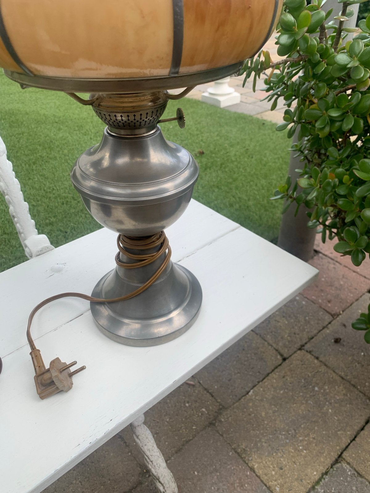 Vintage Tinnen Tafellamp met Glazen Kap, Antiek en Kunst, Antiek | Lampen, Ophalen of Verzenden