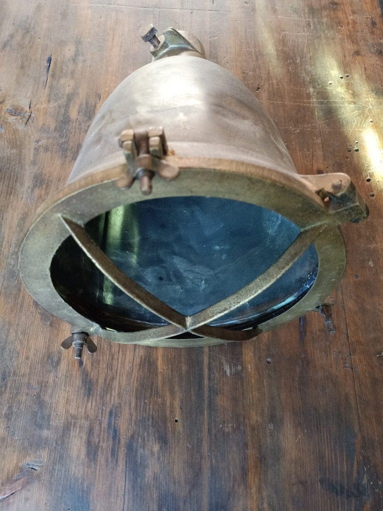Oude koperen scheeps lamp, Ophalen