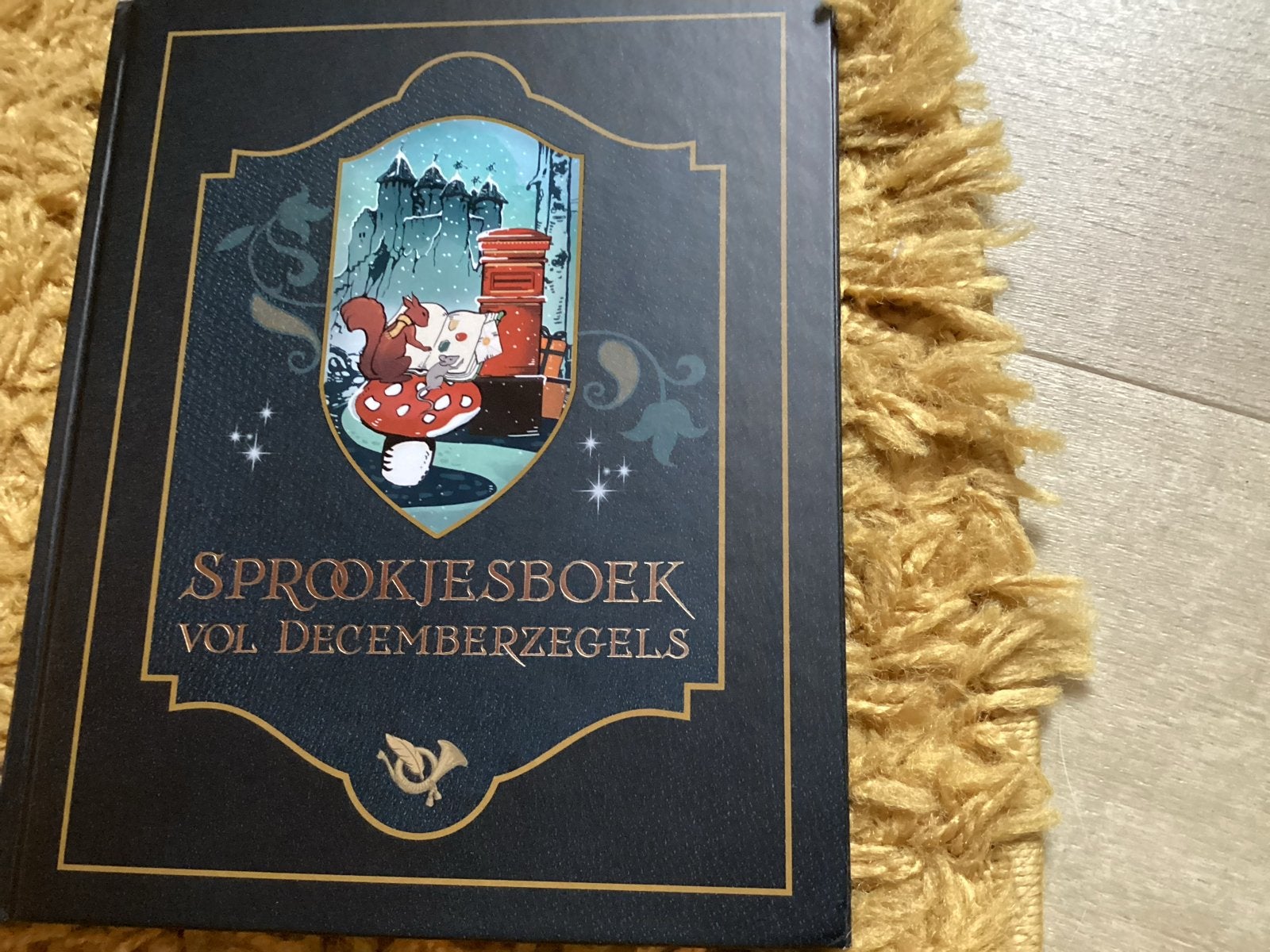 Sprookjesboek vol Decemberzegels - PostNL Efteling, Boeken, Ophalen, Zo goed als nieuw