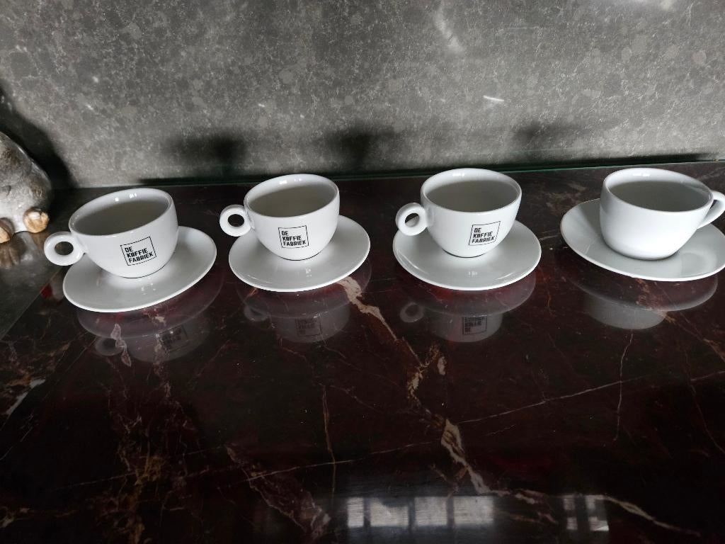 Cappuccino Kopjes met Schotels 4 stuks+4 jjuranespresso, Nieuw, Ophalen of Verzenden, Overige stijlen, Kop(pen) en/of Schotel(s)