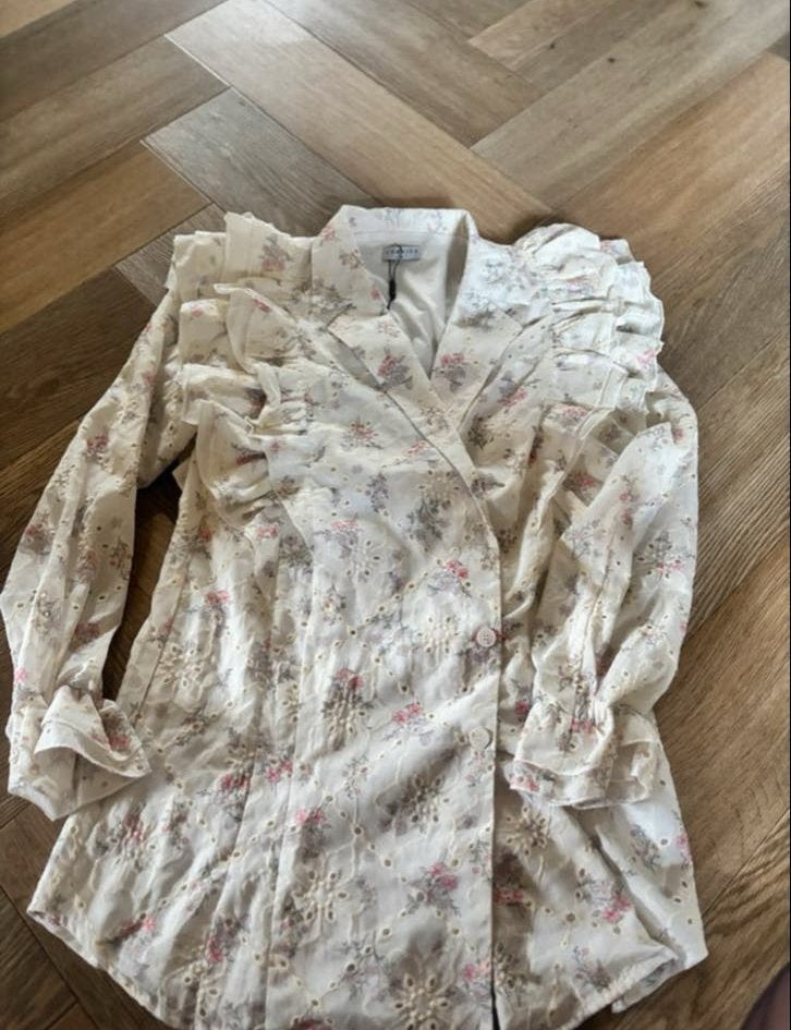 Offwhite jurk met bloemenprint en ruches, Kleding | Dames, Jurken, Wit, Nieuw, Ophalen of Verzenden, Maat 36 (S)
