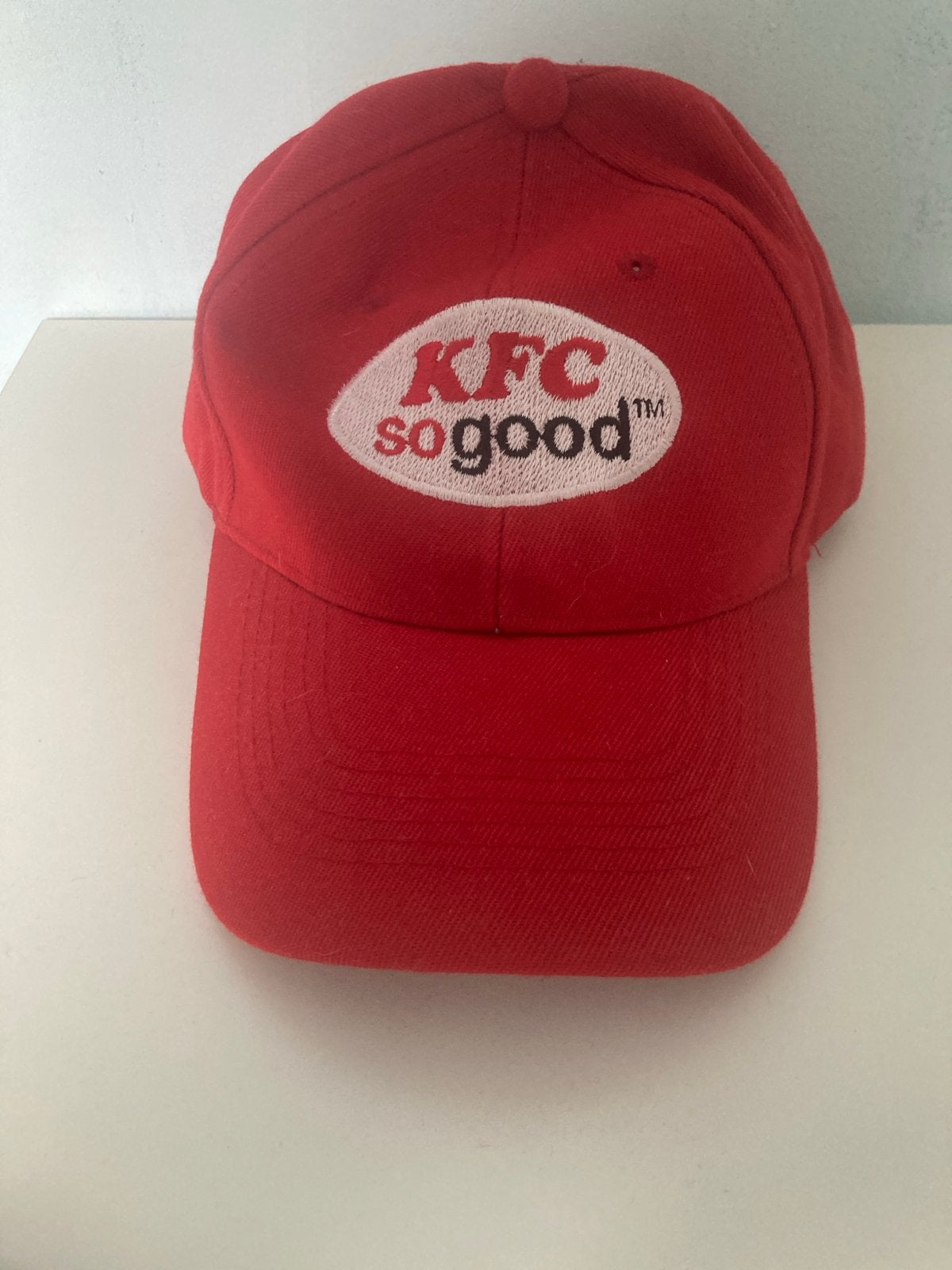 KFC 'So Good' Pet - Rood, Ophalen of Verzenden, Gedragen, One size fits all, Pet