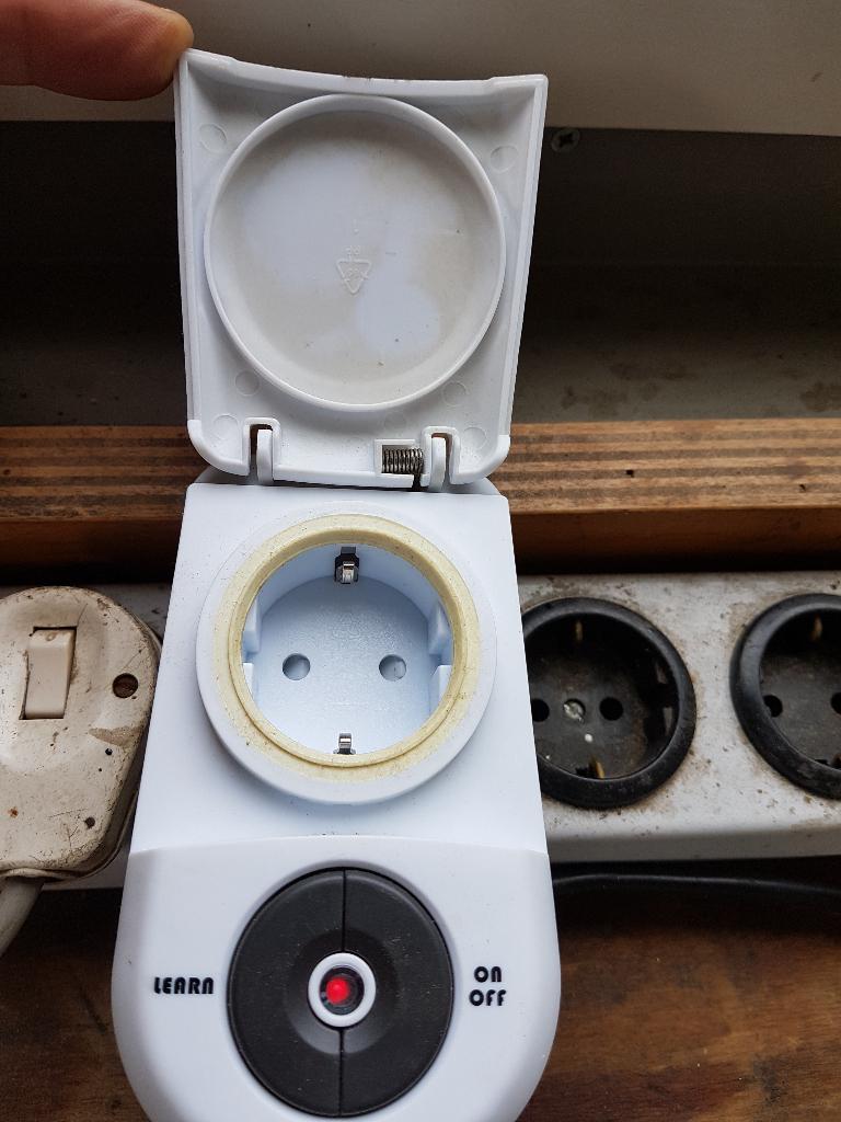 afstandsbediening en wandcontactdoos powerfix, Ophalen of Verzenden, Zo goed als nieuw