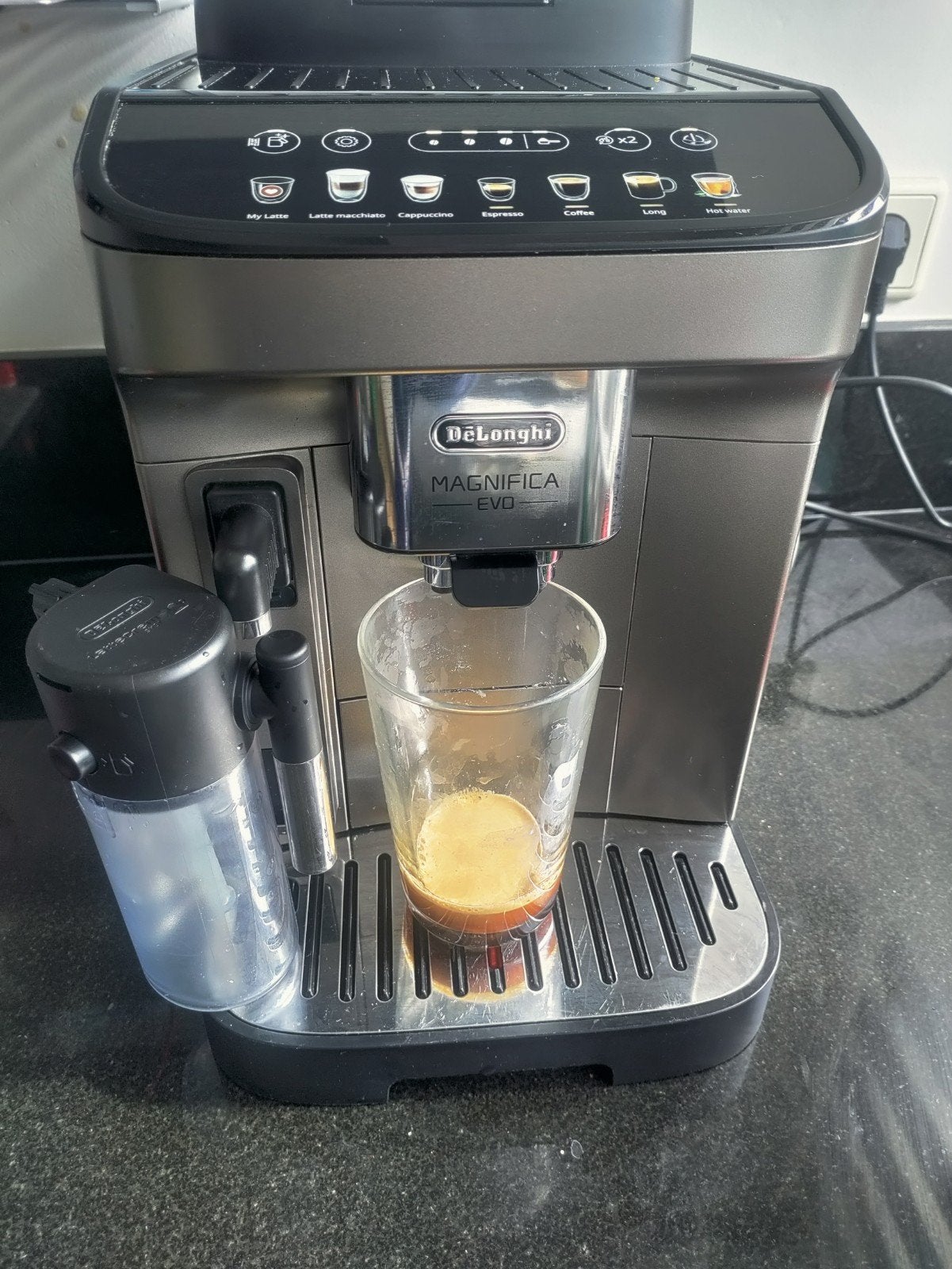 De’Longhi Magnifica Evo met LatteCrema – zo goed als nieuw