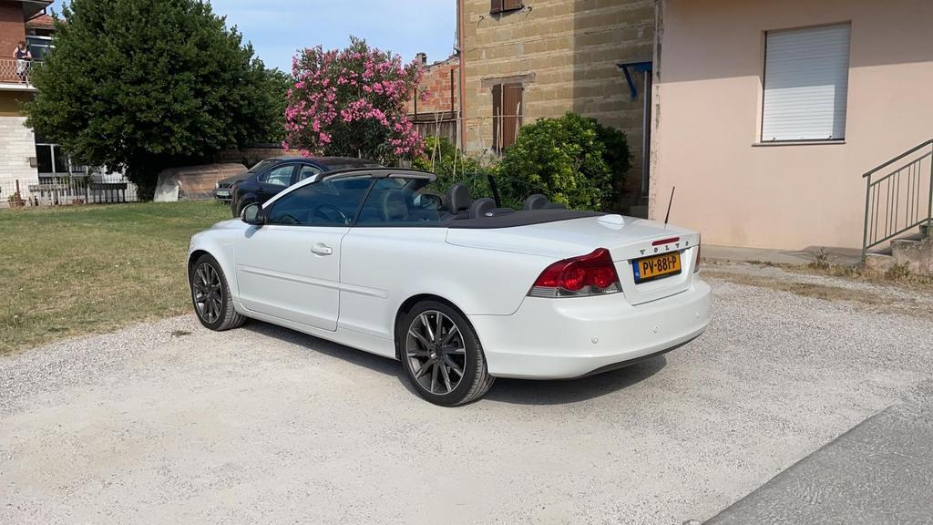 Volvo C70 2.0 D AUTOMAAT km stand 192000, 4 cilinders, Cabriolet, 4 stoelen, Wit