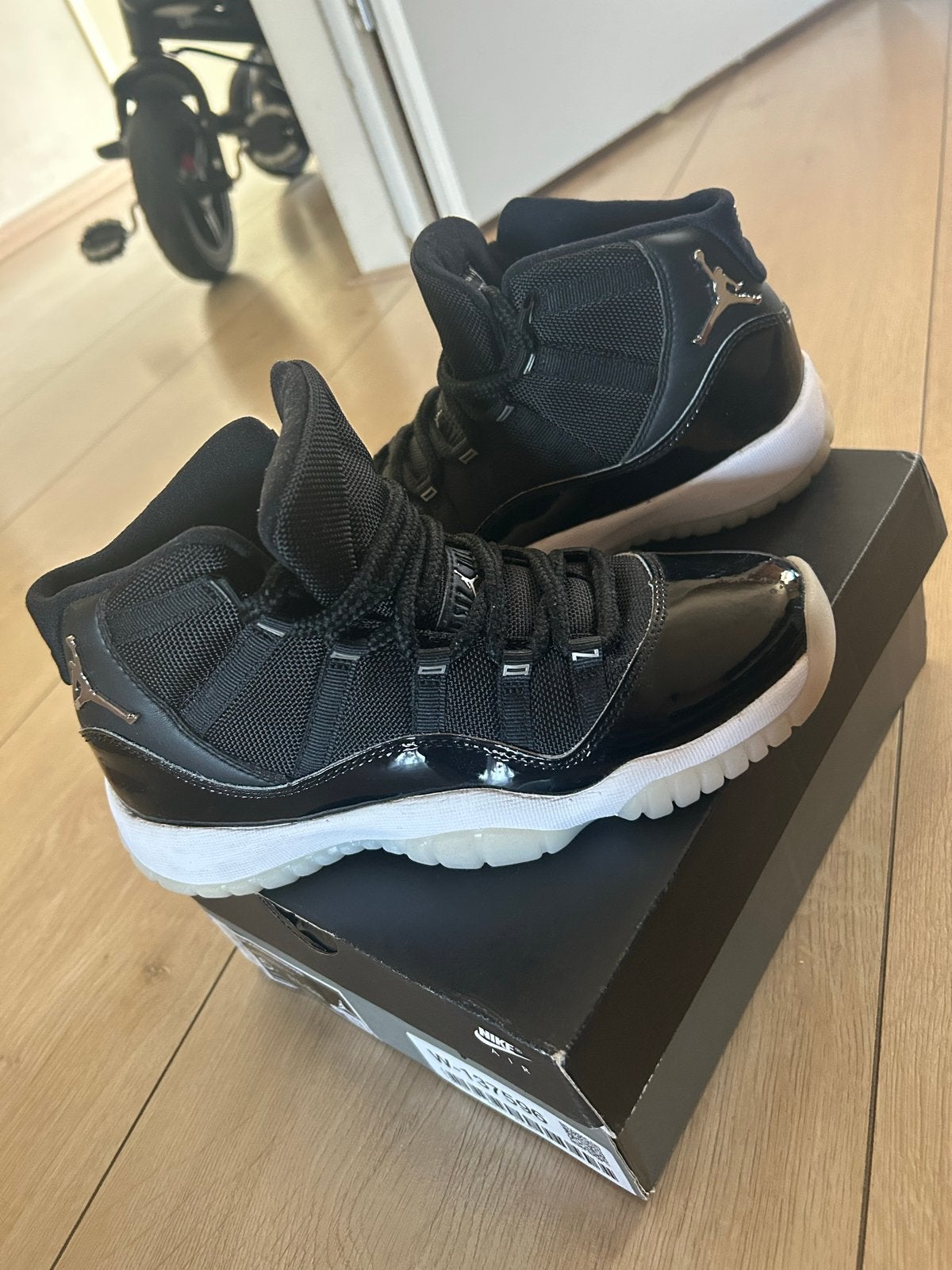 Nike Air Jordan 11 Retro (GS) - Zwart/Wit, Maat 37.5, Ophalen of Verzenden, Zo goed als nieuw, Jongen of Meisje, Sportschoenen