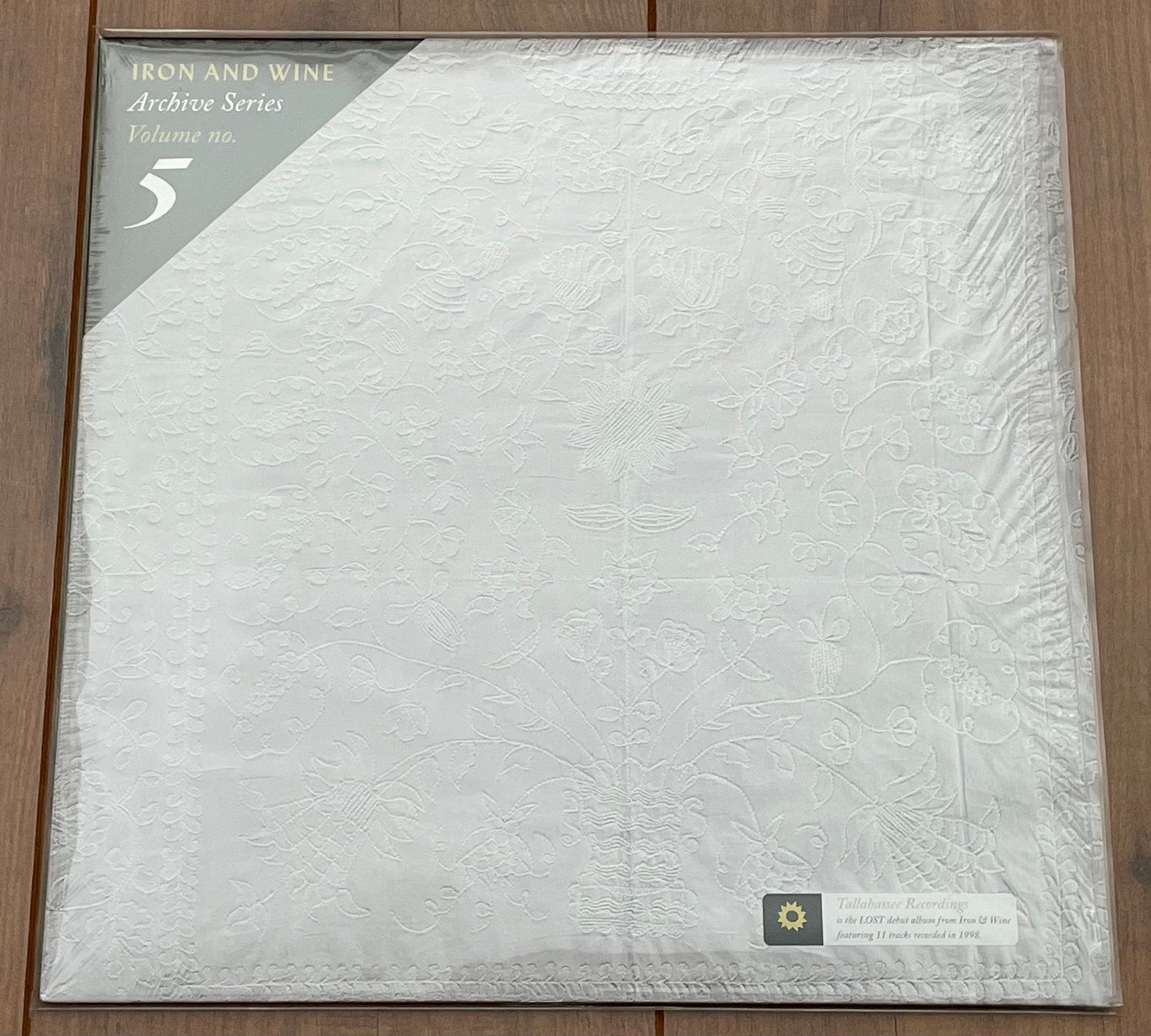 Iron And Wine - Archive Series Volume No. 5 lp / NM, Beschermende buitenhoes, Ophalen of Verzenden, Zo goed als nieuw, 12 inch