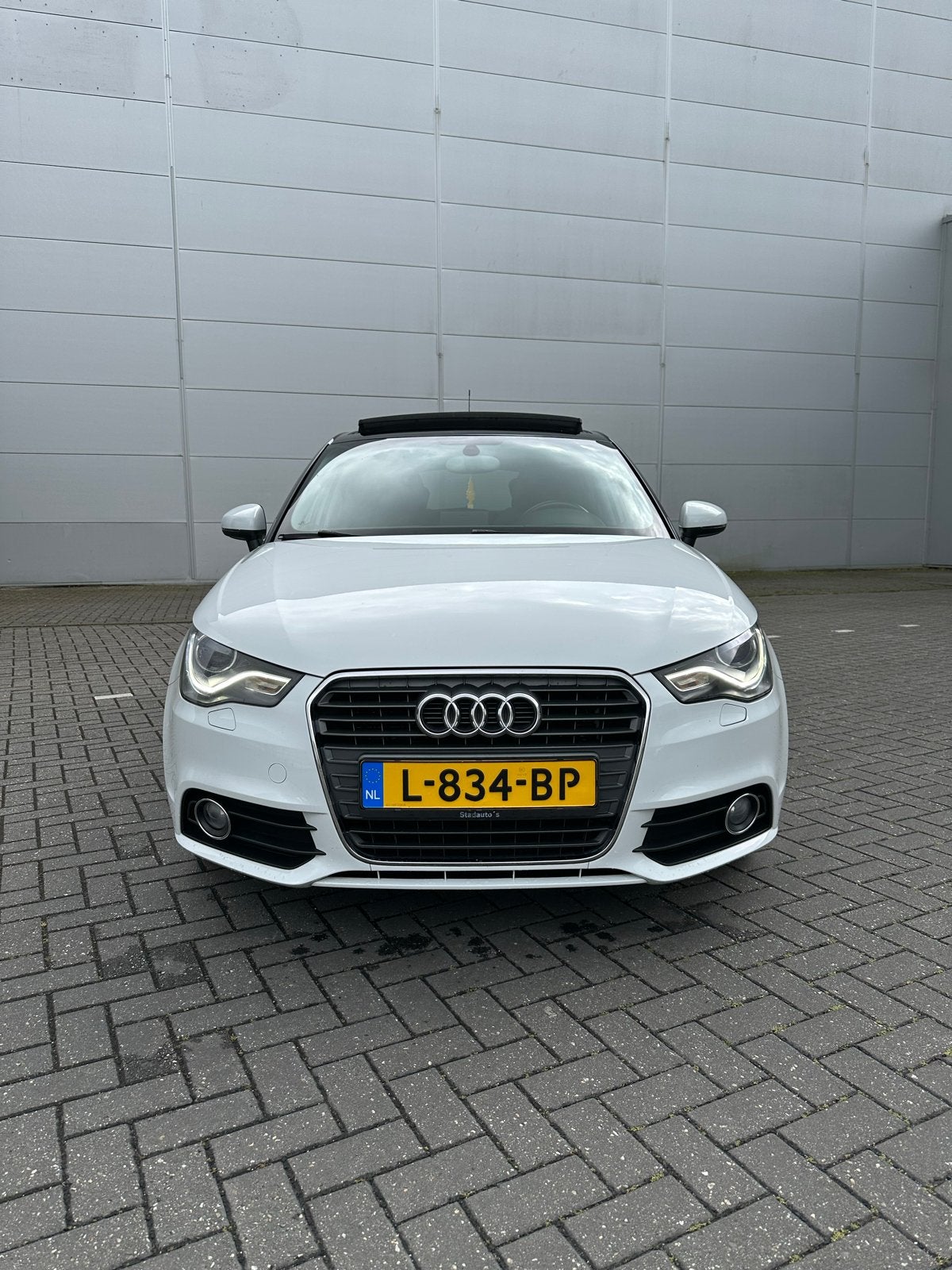 Audi A1 Pro Line S open dak 1.2 Tfsi 63KW 2013  Wit, Auto's, Voorwielaandrijving, 4 cilinders, 4 stoelen, Wit