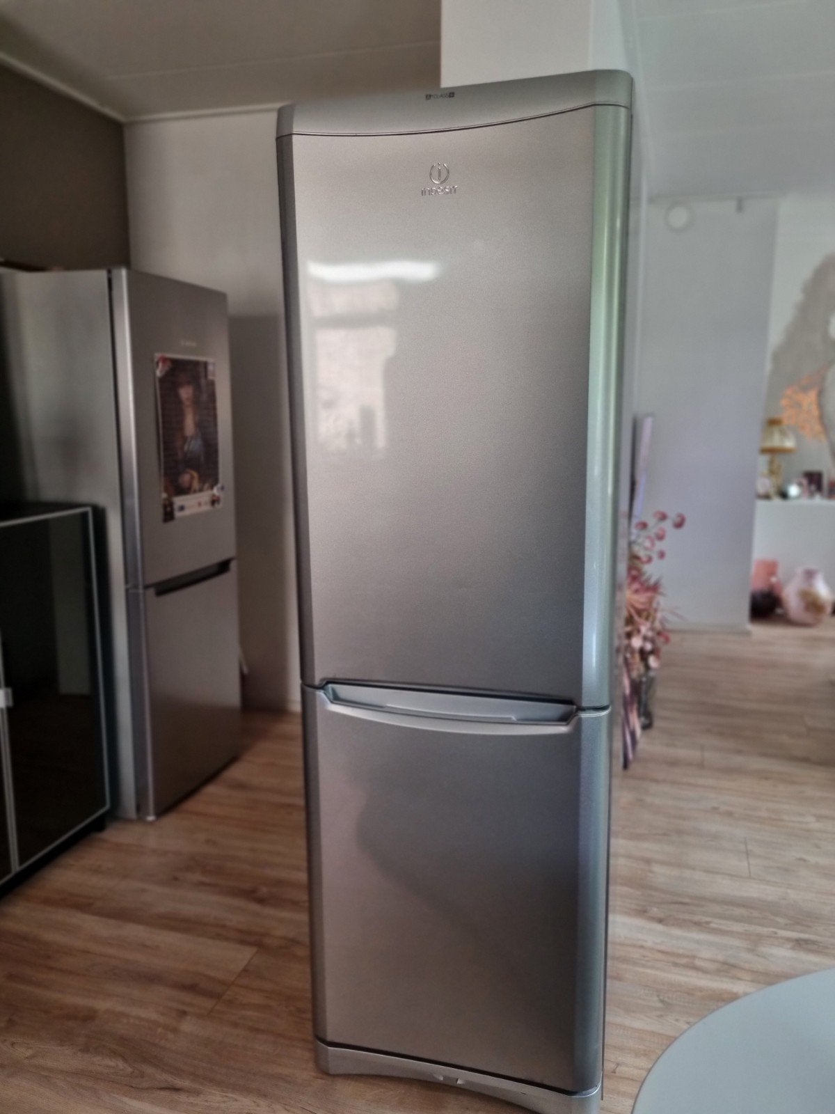 Indesit Koelkast A+Class Zilvergrijs met aparte diepvries, Gebruikt, 200 liter of meer, Met aparte vriezer, 160 cm of meer
