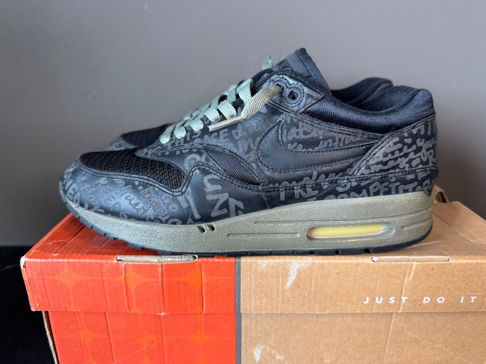 Nike AIR MAX 1 POWERWALL OLIVE eu40us7 rare size patta parra, Kleding | Heren, Schoenen, Ophalen of Verzenden, Zo goed als nieuw