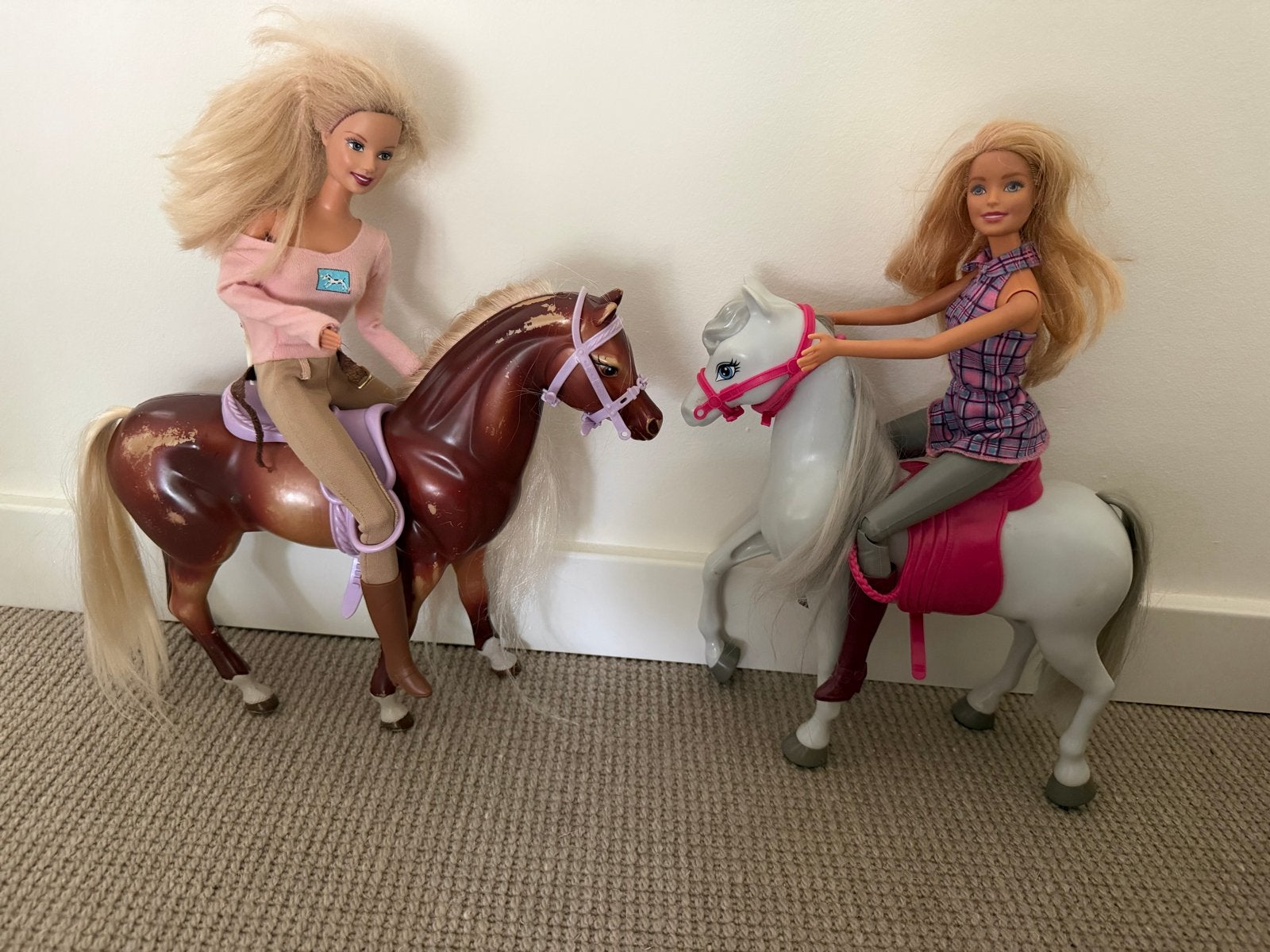 Barbie paarden en 2 ruiters, Ophalen of Verzenden, Gebruikt, Barbie