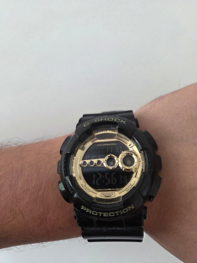 Casio G-Shock horloge - Zwart met goud, Sieraden, Tassen en Uiterlijk, Horloges | Heren, Ophalen, Casio, Kunststof, Gebruikt