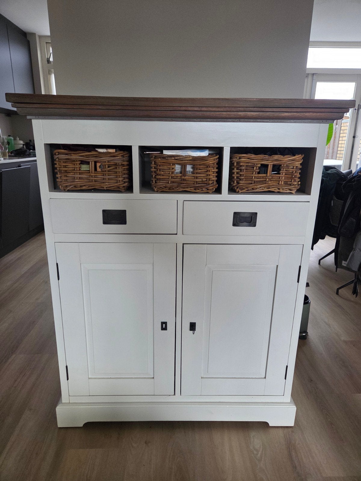 Witte kast, Ophalen