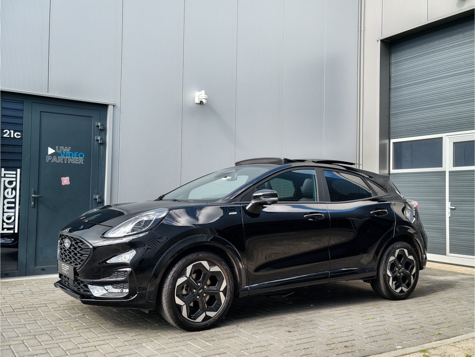 Ford Puma 1.0 EcoBoost Hybrid 155PK ST-Line X | Pano | 360 |, Auto's, Zwart, Bedrijf, Hybride Elektrisch/Benzine, 3 cilinders