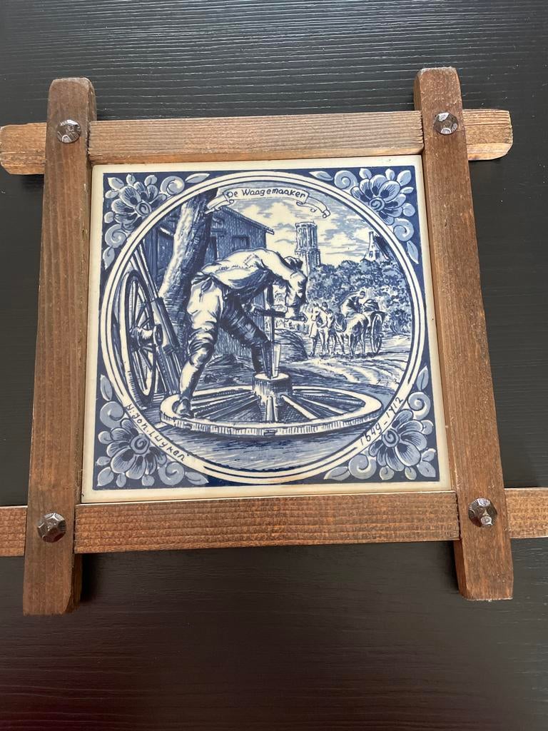 Delfts Blauw Tegeltableau 'De Wagenmaker' in Houten Lijst, Antiek en Kunst, Ophalen of Verzenden