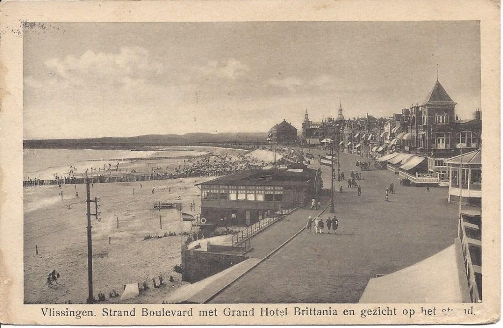 Vlissingen (Zld.) Boulevard, Grand Hotel Brittania, Volk, Ophalen of Verzenden, Voor 1920, Gelopen, Zeeland