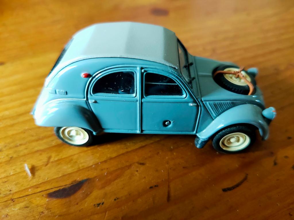 Citroën 2CV 4x4 Sahara 1961 1:43 Universal Hobbies nr77, Hobby en Vrije tijd, Modelauto's | 1:43, Ophalen of Verzenden, Gebruikt