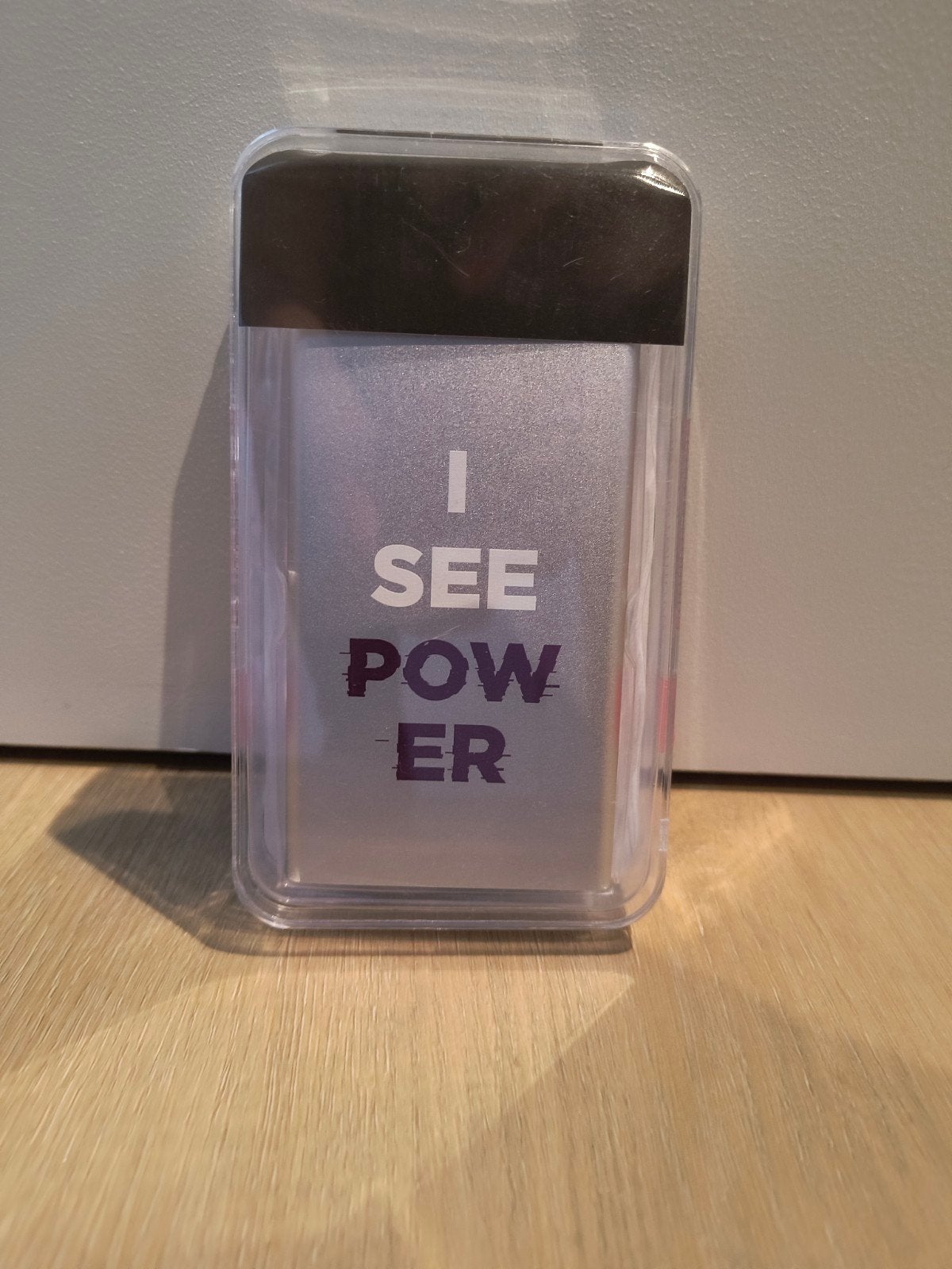 Powerbank met 'I SEE POWER' opdruk, Ophalen of Verzenden, Zo goed als nieuw, Onbekend