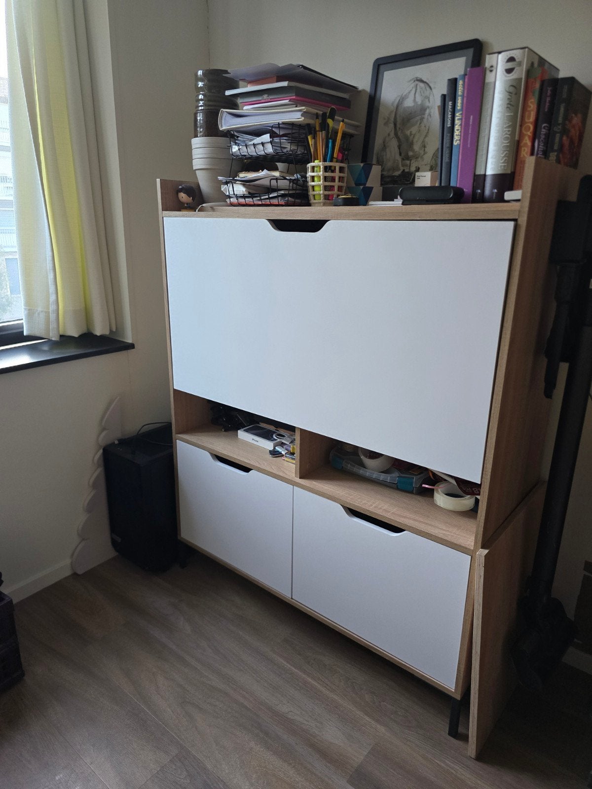 Secretaire meubel met opklapbaar bureau en opbergruimte, Huis en Inrichting, Kasten | Secretaires, Ophalen, Gebruikt, Modern, Compact