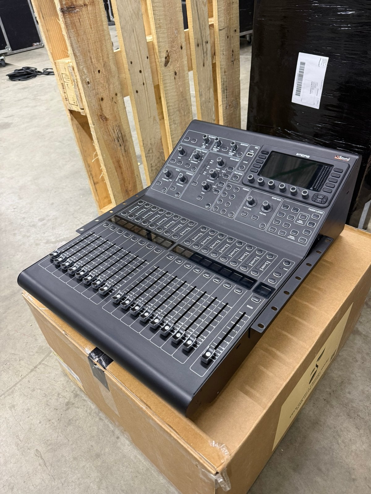 Midas M32r mengpaneel incl. rackmounts, Ophalen of Verzenden, Zo goed als nieuw, 20 kanalen of meer