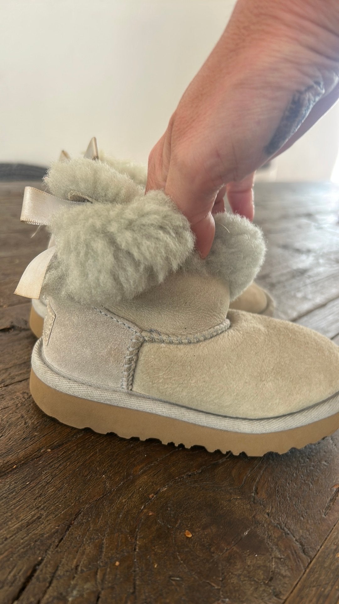 UGG laarsje maat 26 grijs UK 8, Kinderen en Baby's, Ophalen of Verzenden, Zo goed als nieuw, Laarzen