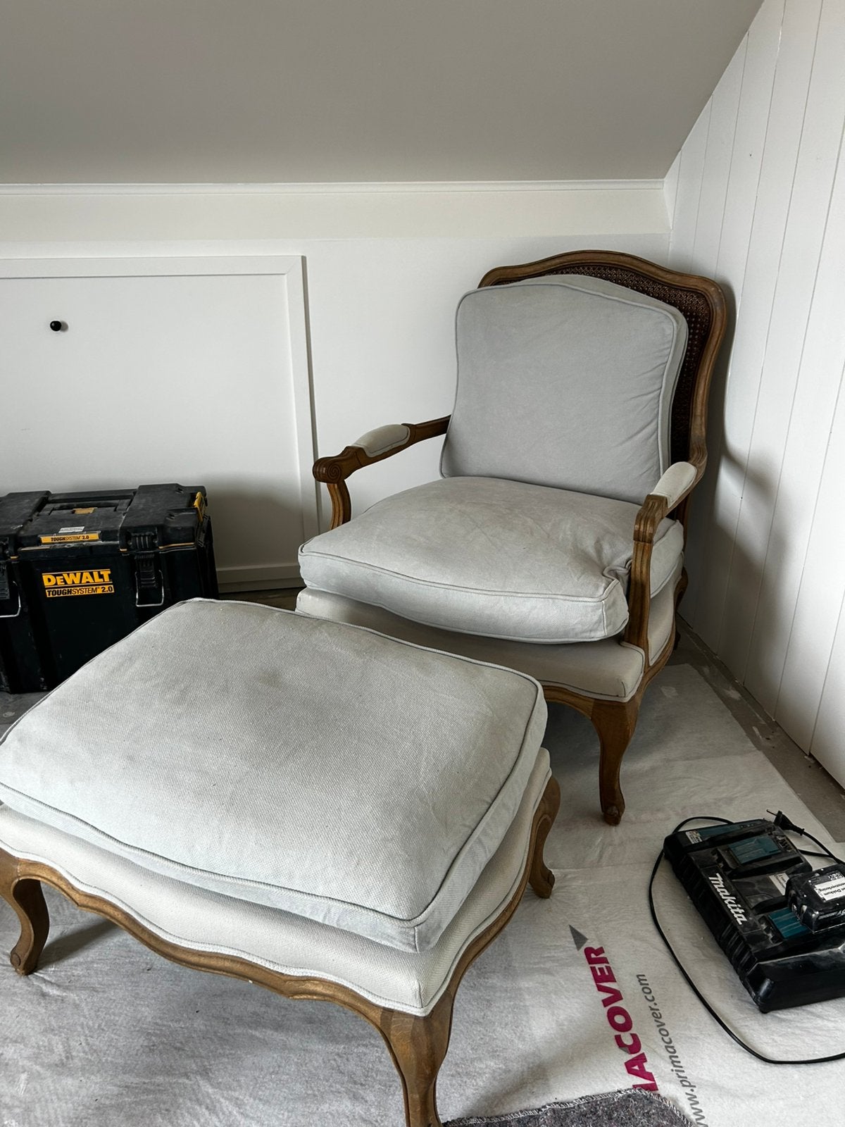 Mooie landelijke fauteuil met voetenbankje, Huis en Inrichting, Fauteuils, Ophalen, Zo goed als nieuw, 50 tot 75 cm