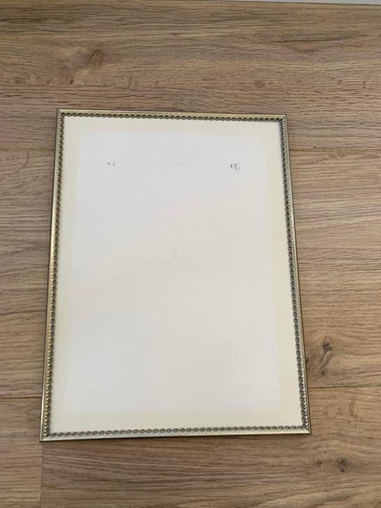 Oud fotolijstje met bewerkt zilveren randje zonder glas, Audio, Tv en Foto, Fotografie | Fotolijsten, Ophalen of Verzenden, Gebruikt