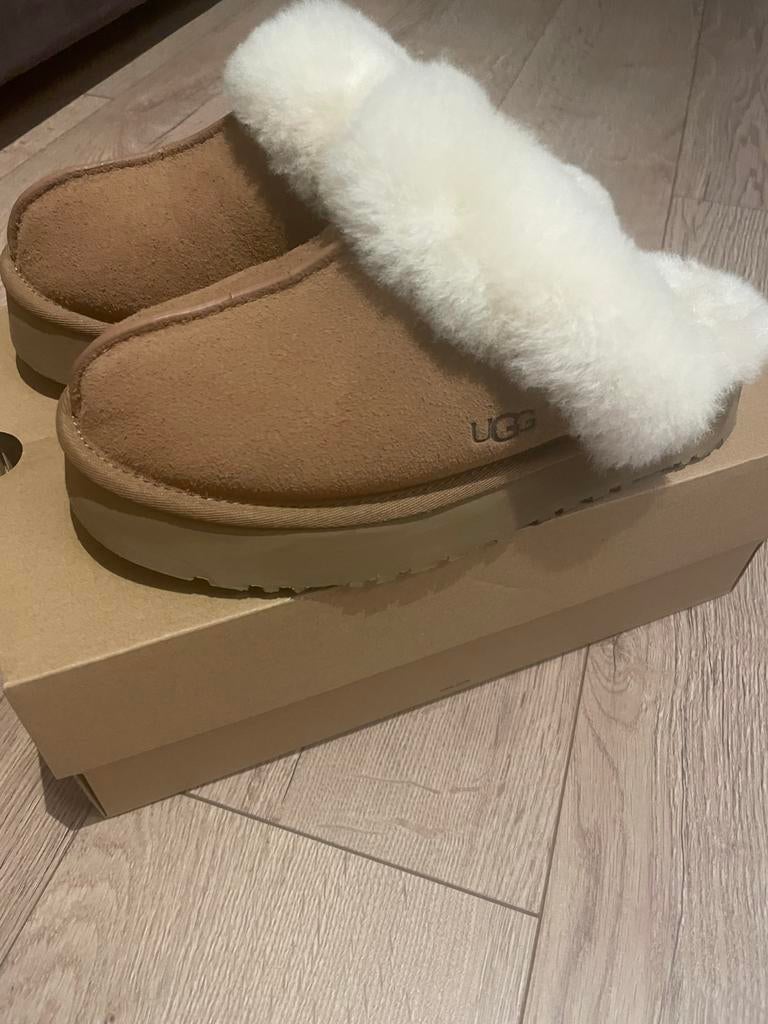 Nieuwe UGG Tasmans - Maat 38 - Bruin, Ophalen of Verzenden, Nieuw, Bruin, Pantoffels of Sloffen