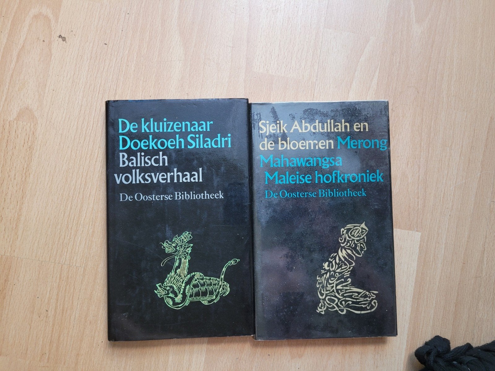 De oosterse bibliotheek, Boeken, Ophalen of Verzenden, Gelezen