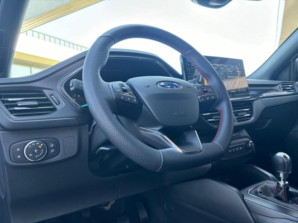 Ford FOCUS 1.0 ST LINE X AIRCO NAVI PDC-CAMERA360GR WINTERPA, Focus, 125 pk, Gebruikt, Met garantie (alle)