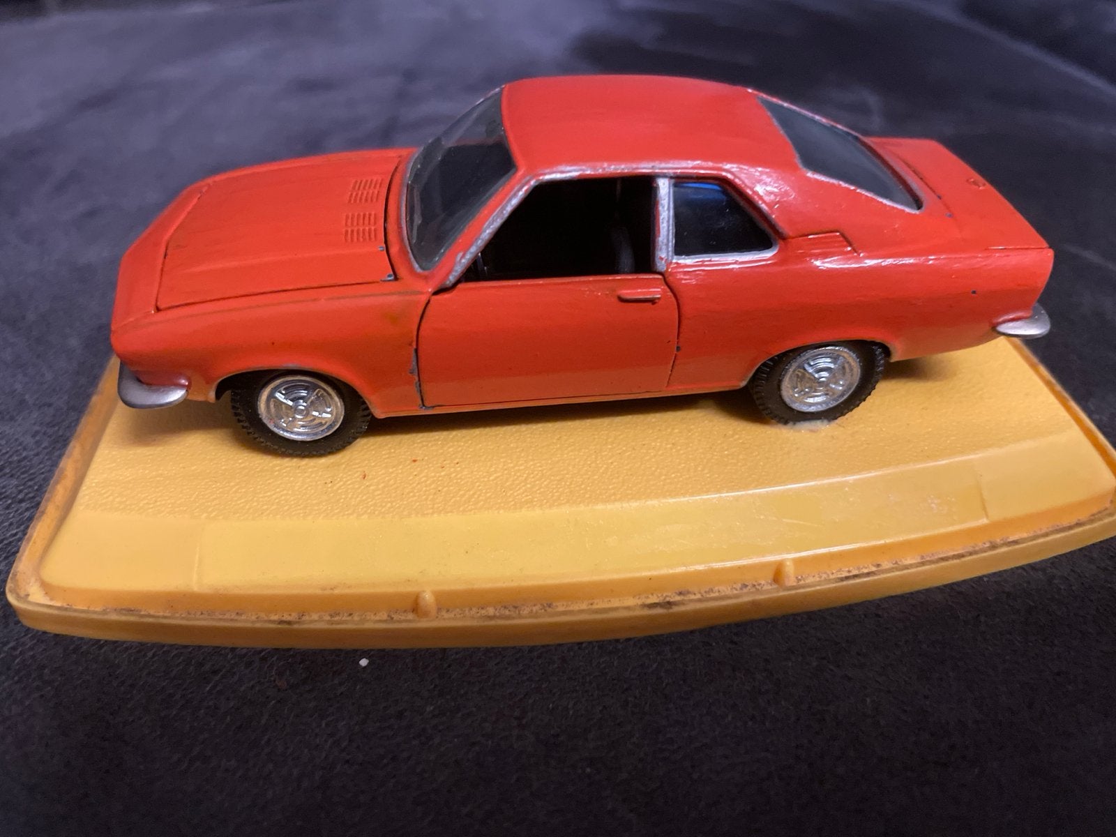 Vintage Opel Manta A modelauto - Rood 1 / 43, Ophalen of Verzenden, Zo goed als nieuw, Auto