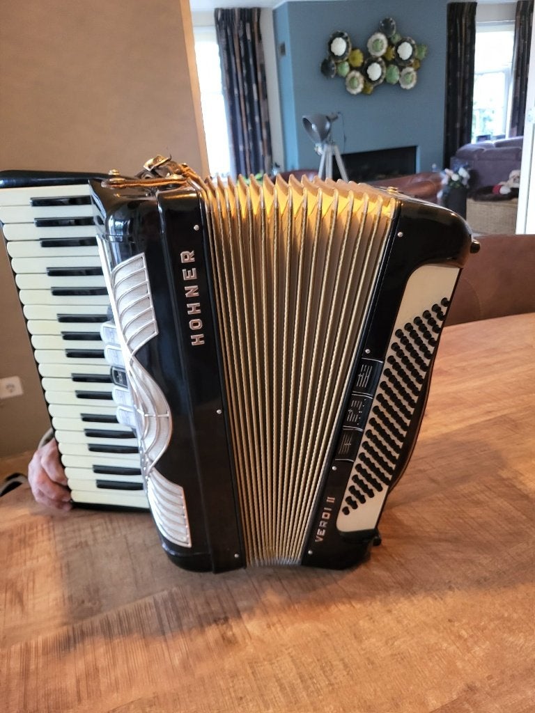 Accordeon Hohner "VERDI II", Ophalen, Gebruikt, Met koffer, Toetsaccordeon