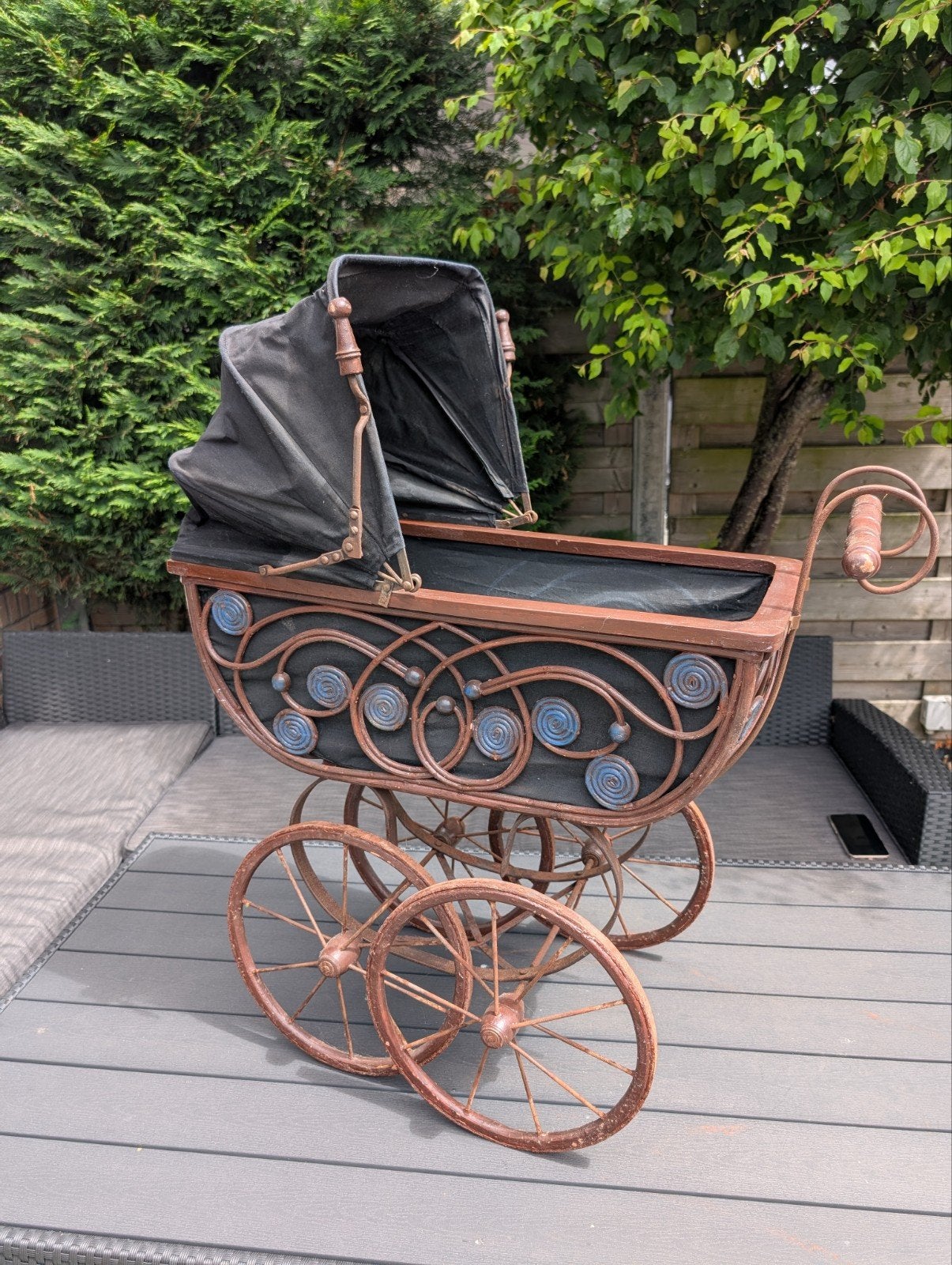 Antieke poppenwagen / decoratie voor fotoshoots, Ophalen