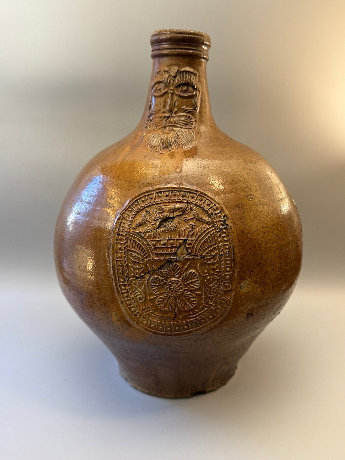 Baardmankruik of Bellarmine kruik, Ophalen
