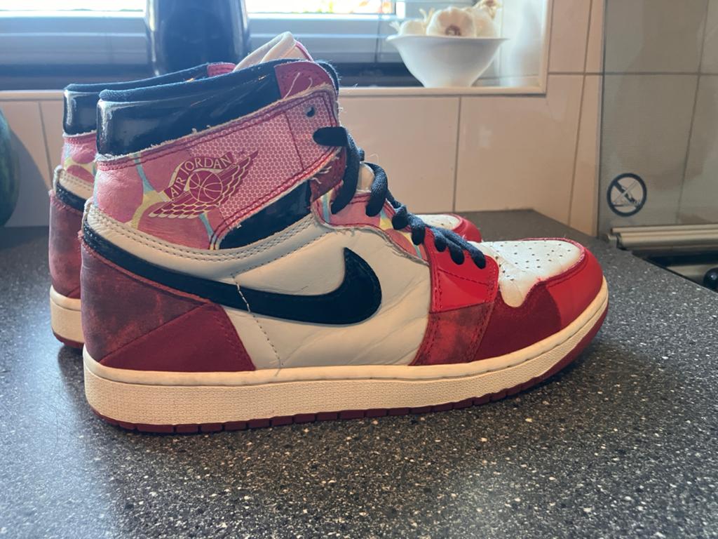 Nike Air Jordan 1 Mid SE 'Barcelona' - Maat 42.5, Ophalen of Verzenden, Zo goed als nieuw, Overige kleuren, Sneakers of Gympen