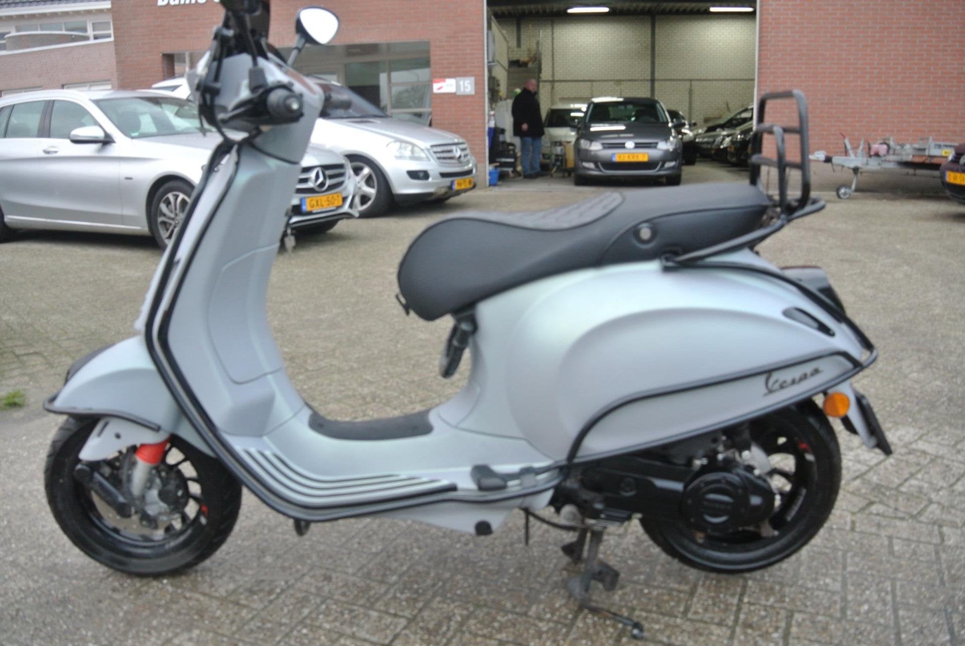 Vespa scooter Vespa Sprint 50 custom 1e eigenaar, Fietsen en Brommers, Snorfietsen en Snorscooters, Gebruikt, Benzine, Danies handelsonderneming